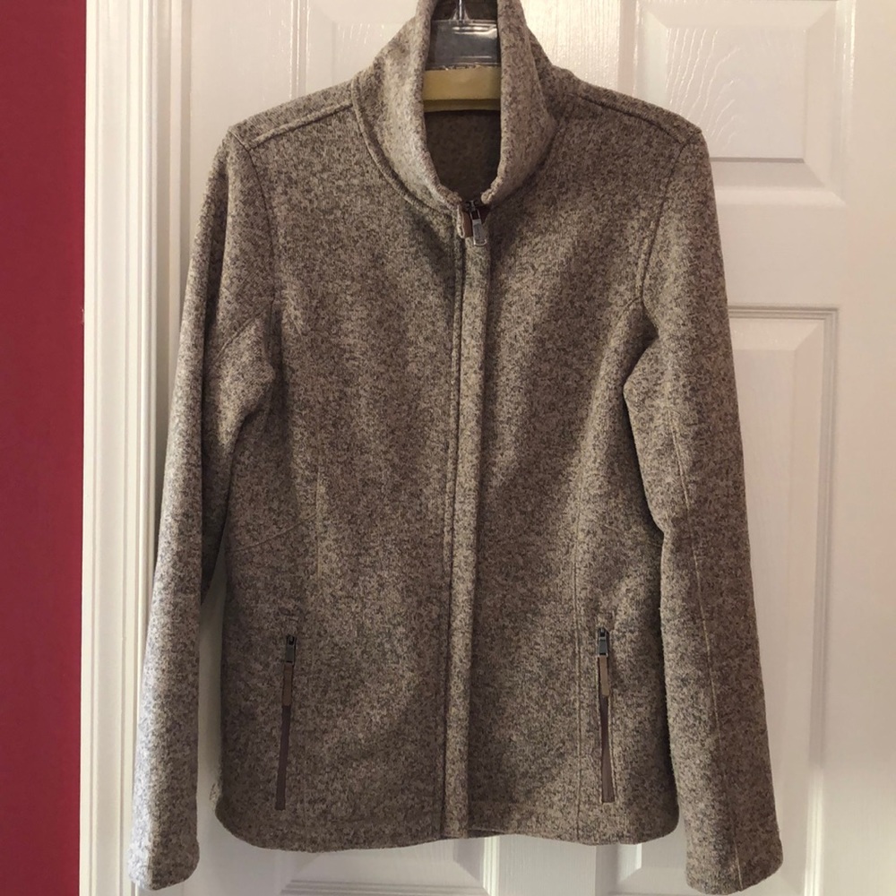 Women’s fleece jacket.